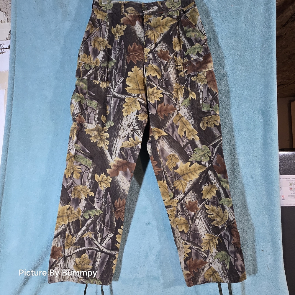 Master Sportsman men's camouflage hunting pants in a fall leaf pattern Size Med.
